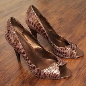 SEXY & SHINY BRONZE PEEP TOE HEELS